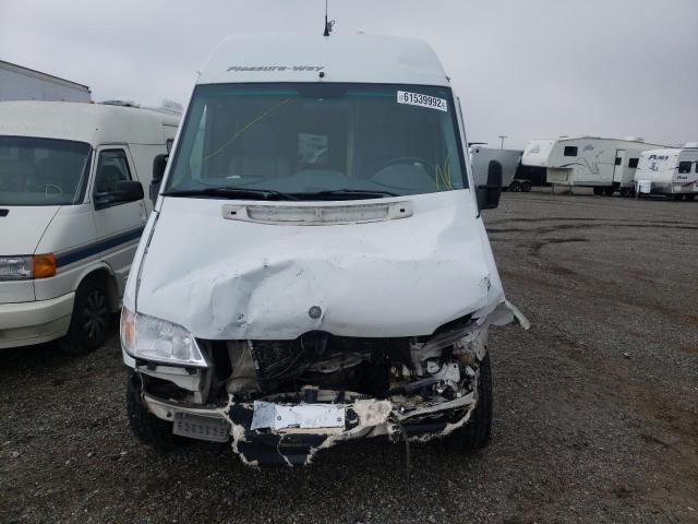 WD2PD744555771393 - 2005 DODGE SPRINTER WHITE photo 9