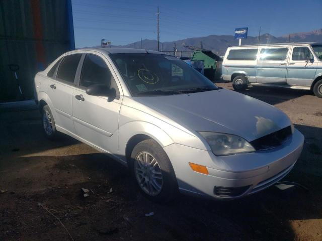 1FAFP34N55W288752 - 2005 FORD FOCUS ZX4 SILVER photo 1