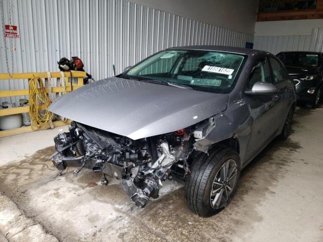 3KPF24AD7NE487497 - 2022 KIA FORTE FE SILVER photo 2