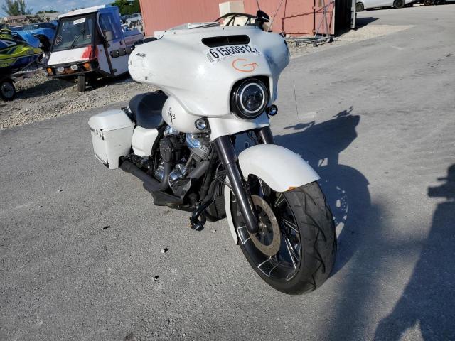 1HD1KRC14HB602342 - 2017 HARLEY-DAVIDSON FLHXS STRE WHITE photo 1