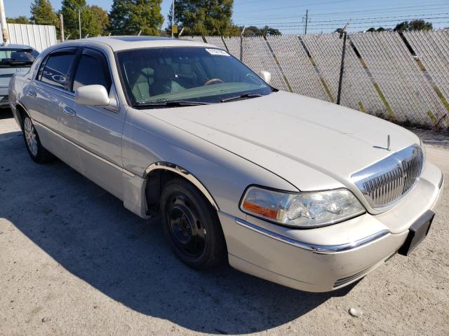 1LNHM83W74Y648069 - 2004 LINCOLN TOWN CAR U TAN photo 1