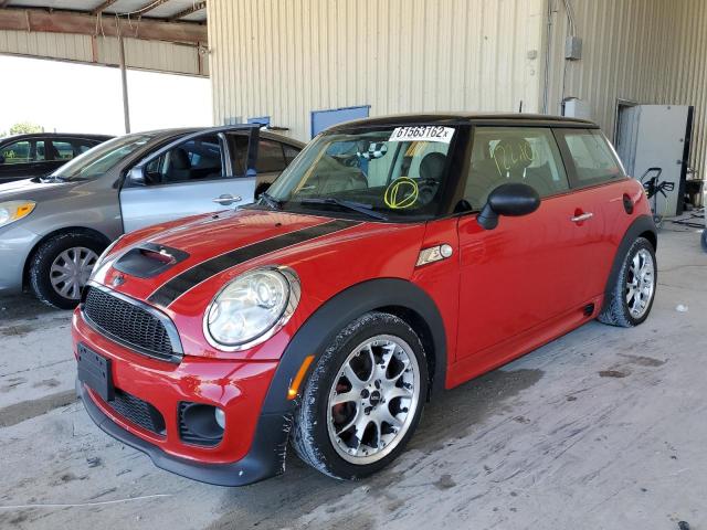 WMWMF73599TT98186 - 2009 MINI COOPER S RED photo 2