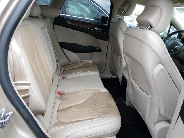5LMCJ2C98HUL35407 - 2017 LINCOLN MKC SELECT ოქროსფერი ფოტო 6