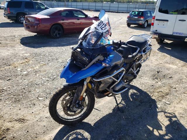WB10A6107JZ657564 - 2018 BMW R1200 GS BLUE photo 2