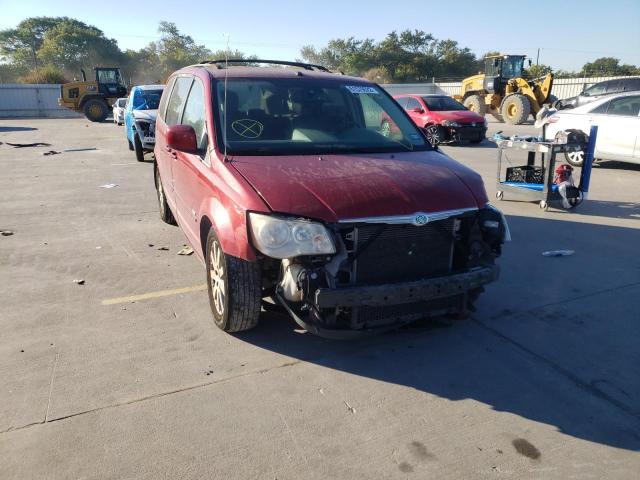 2A8HR54P68R841196 - 2008 CHRYSLER TOWN & COU RED photo 9