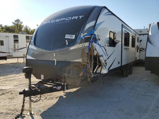 4YDT29528LD413946 - 2020 KEYSTONE PASSPORT WHITE photo 2