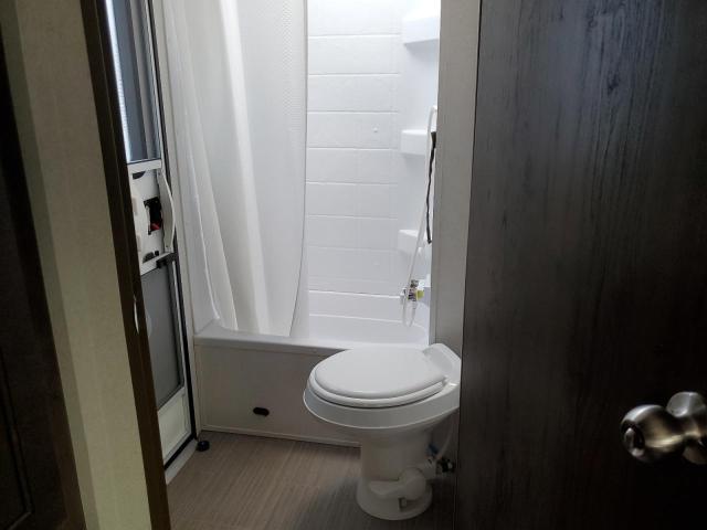 4YDT29528LD413946 - 2020 KEYSTONE PASSPORT WHITE photo 8