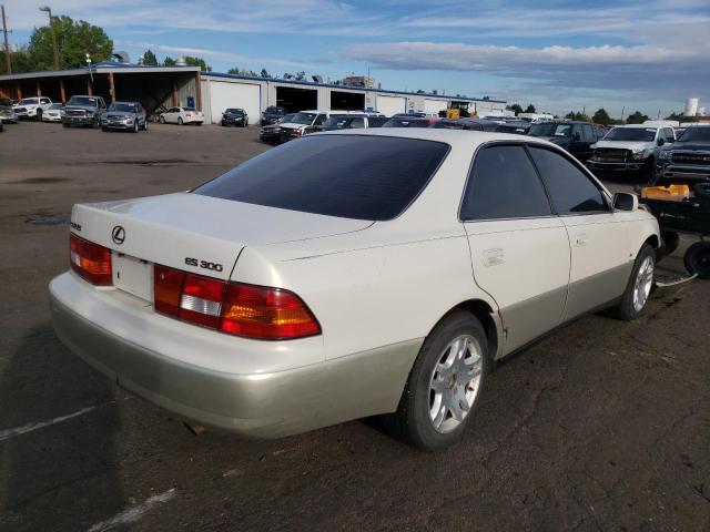 JT8BF28G8X0194287 - 1999 LEXUS ES 300 WHITE photo 4