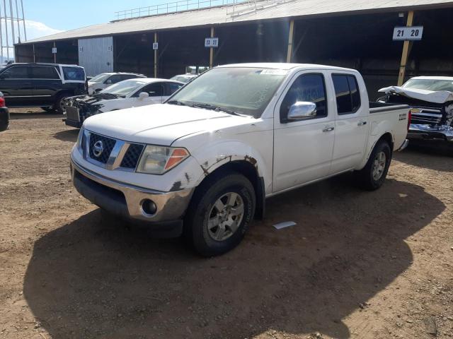 1N6AD07U36C436671 - 2006 NISSAN FRONTIER C WHITE photo 2