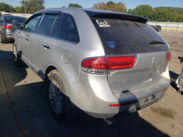 2LMDJ6JK1BBJ28895 - 2011 LINCOLN MKX SILVER photo 3