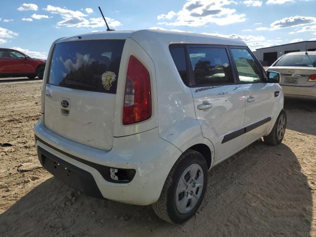 KNDJT2A5XD7507017 - 2013 KIA SOUL WHITE photo 4