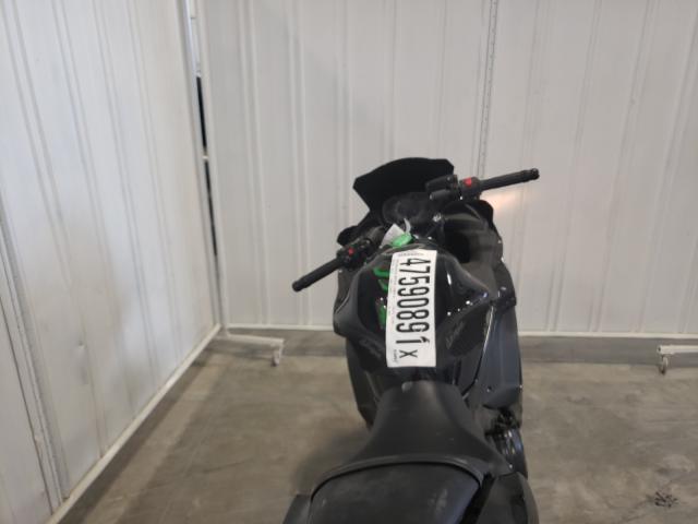 JKAEXEJ16KDA04097 - 2019 KAWASAKI EX650 J შავი ფოტო 5