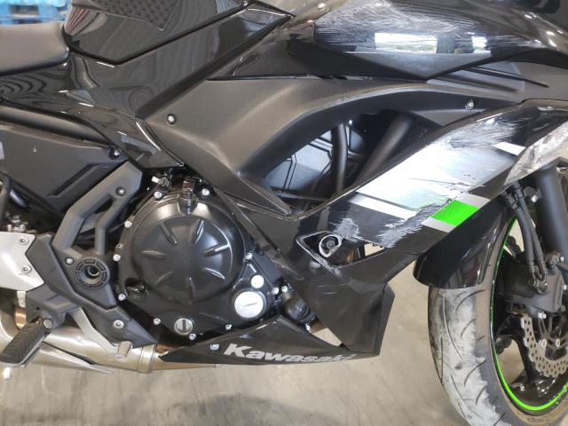 JKAEXEJ16KDA04097 - 2019 KAWASAKI EX650 J შავი ფოტო 7