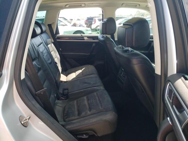WVGGF7BP9HD002829 - 2017 VOLKSWAGEN TOUAREG EX ვერცხლისფერი ფოტო 6