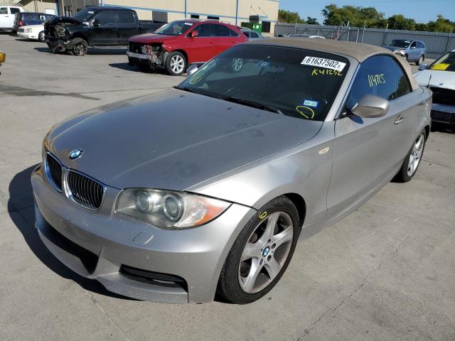 WBAUN9C57AVK41232 - 2010 BMW 135 I SILVER photo 2