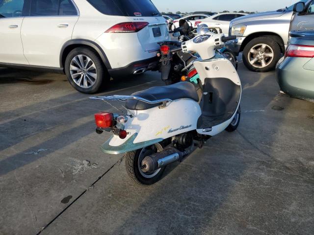 RFGBS1HE5JXAW1166 - 2018 LNCE SCOOTER WHITE photo 4