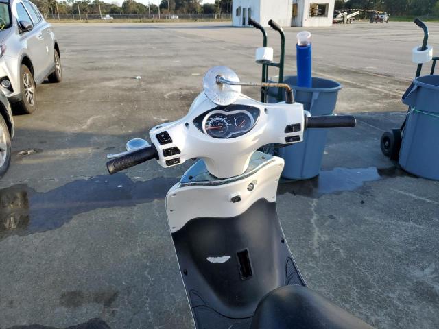 RFGBS1HE5JXAW1166 - 2018 LNCE SCOOTER WHITE photo 5