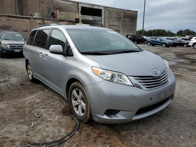 5TDKK3DC7FS572794 - 2015 TOYOTA SIENNA LE GRAY photo 1