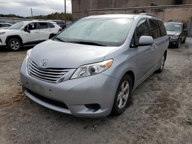 5TDKK3DC7FS572794 - 2015 TOYOTA SIENNA LE GRAY photo 2