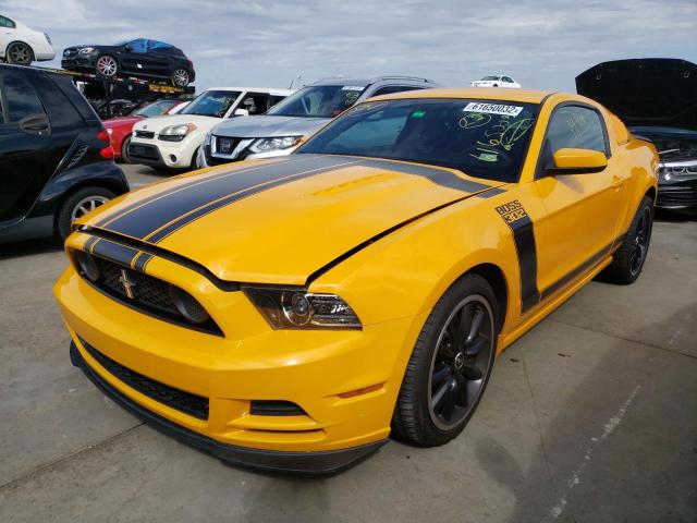 1ZVBP8CU7D5228326 - 2013 FORD MUSTANG BO YELLOW photo 2