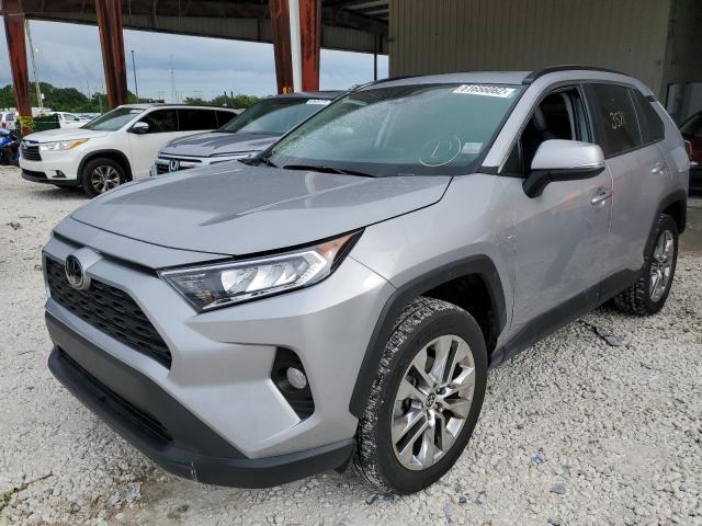 2T3C1RFV5MW154724 - 2021 TOYOTA RAV4 XLE P SILVER photo 2