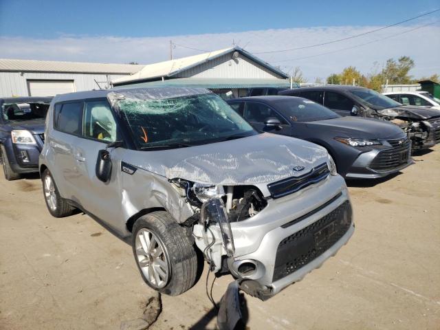 KNDJP3A59K7017384 - 2019 KIA SOUL + GRAY photo 1