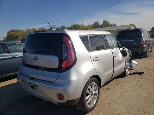 KNDJP3A59K7017384 - 2019 KIA SOUL + GRAY photo 4