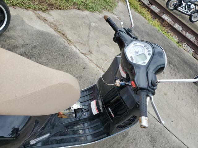 ZAPM459L995008788 - 2009 VESPA SCOOTER BLACK photo 5