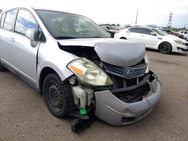 3N1BC13E19L360135 - 2009 NISSAN VERSA S SILVER photo 9