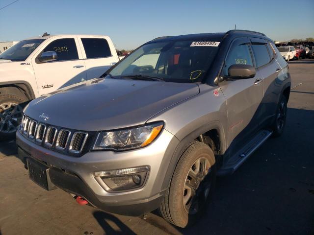 3C4NJDDB4JT191562 - 2018 JEEP COMPASS TR GRAY photo 2