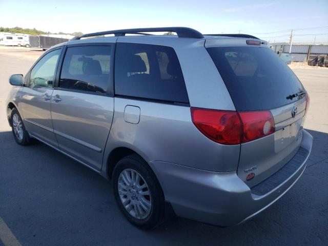 5TDBK23CX8S017823 - 2008 TOYOTA SIENNA LE SILVER photo 3