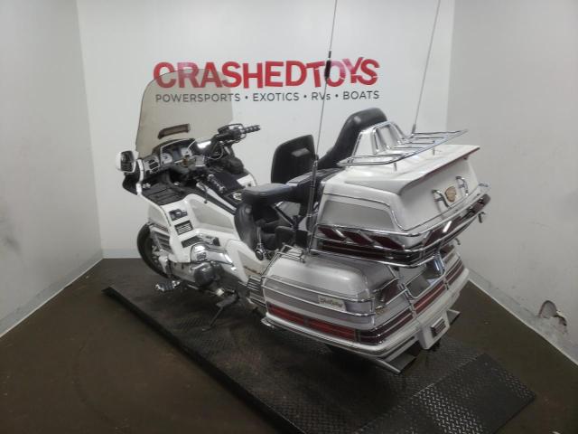 1HFSC2233XA103913 - 1999 HONDA GL1500 SE1 WHITE photo 3