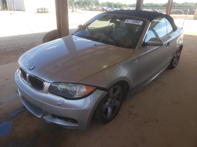 WBAUN93599VK40126 - 2009 BMW 135 I SILVER photo 2