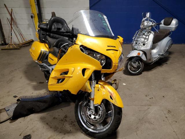 1HFSC47481A000832 - 2001 HONDA GL1800 A YELLOW photo 1