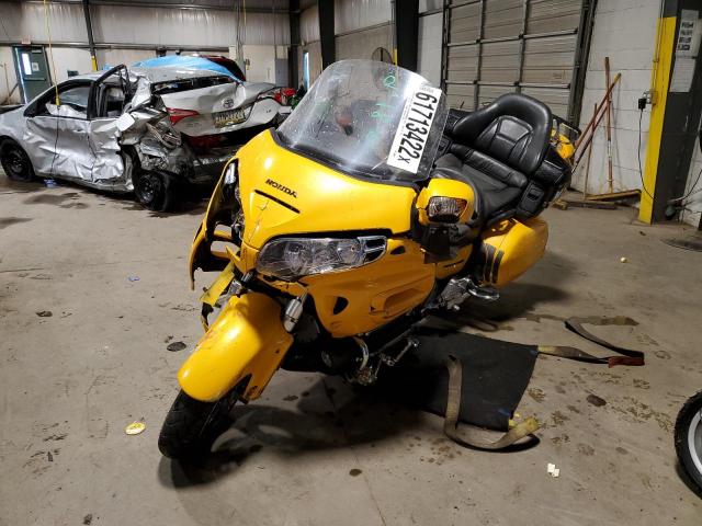 1HFSC47481A000832 - 2001 HONDA GL1800 A YELLOW photo 2