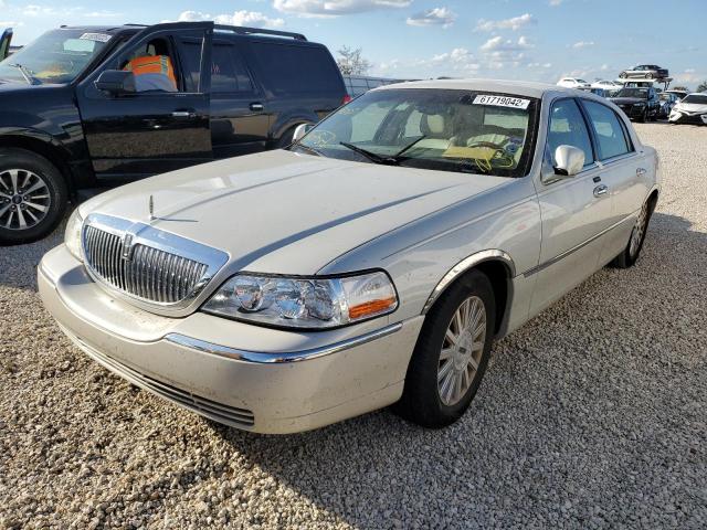 1LNHM83W44Y657277 - 2004 LINCOLN TOWN CAR U BEIGE photo 2