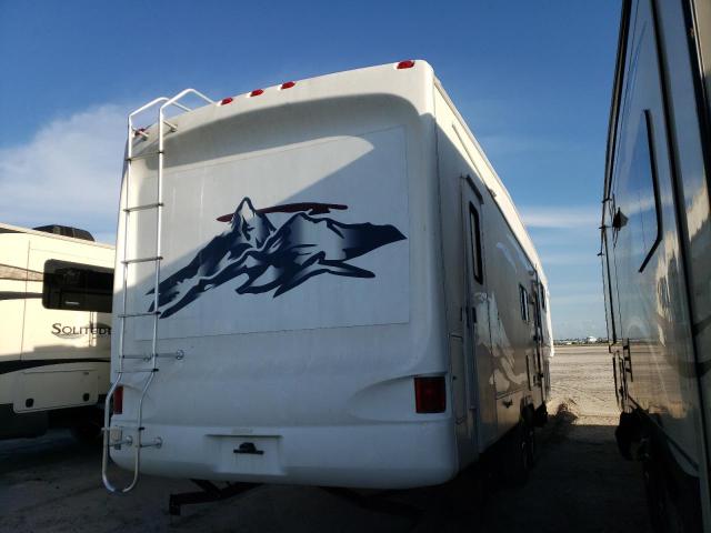 4YDF368245D513002 - 2005 KEYSTONE MONTANA WHITE photo 4