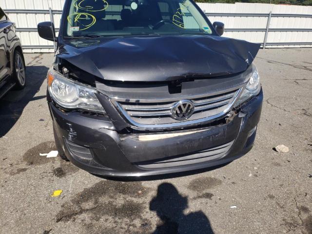 2V4RW3DGXBR669938 - 2011 VOLKSWAGEN ROUTAN SE BLACK photo 9