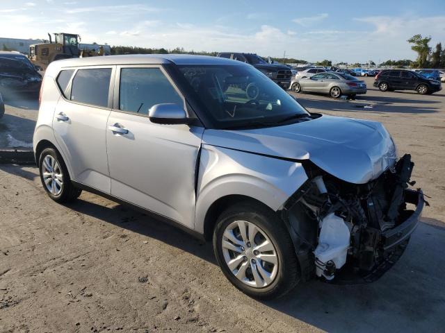 KNDJ23AU3L7056964 - 2020 KIA SOUL LX SILVER photo 4