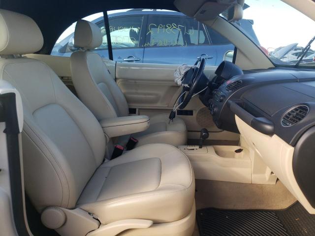 3VWRF31Y18M407164 - 2008 VOLKSWAGEN NEW BEETLE 白色 照片 5