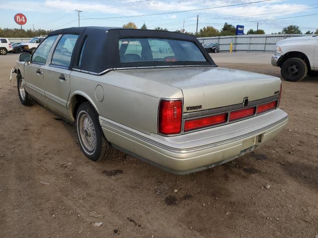 1LNLM82W2VY698987 - 1997 LINCOLN TOWN CAR GOLD photo 3