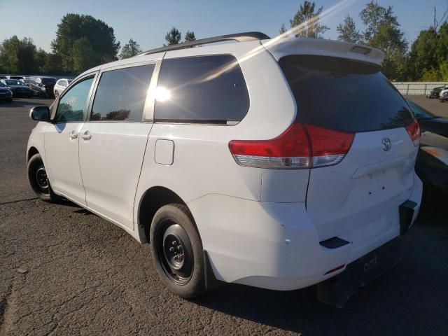 5TDKK3DC3CS203412 - 2012 TOYOTA SIENNA LE WHITE photo 3