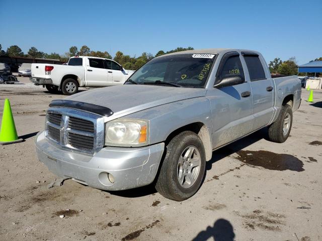 1D7HE48K86S674739 - 2006 DODGE DAKOTA QUA SILVER photo 2