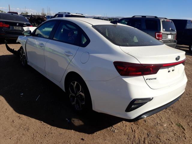 3KPF24AD5ME316066 - 2021 KIA FORTE FE WHITE photo 3