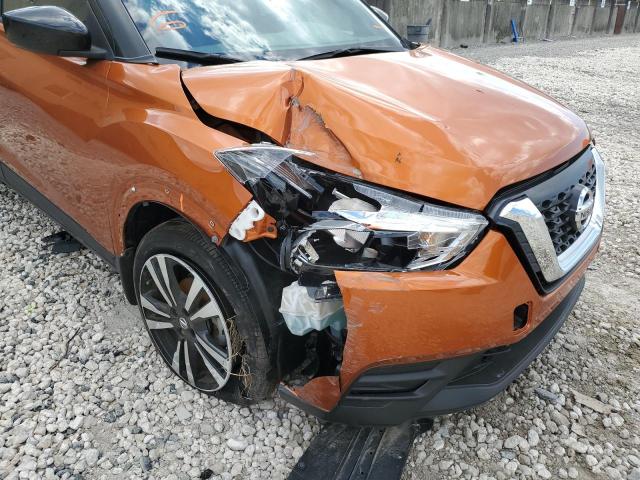 3N1CP5CU6JL536785 - 2018 NISSAN KICKS S ORANGE photo 9