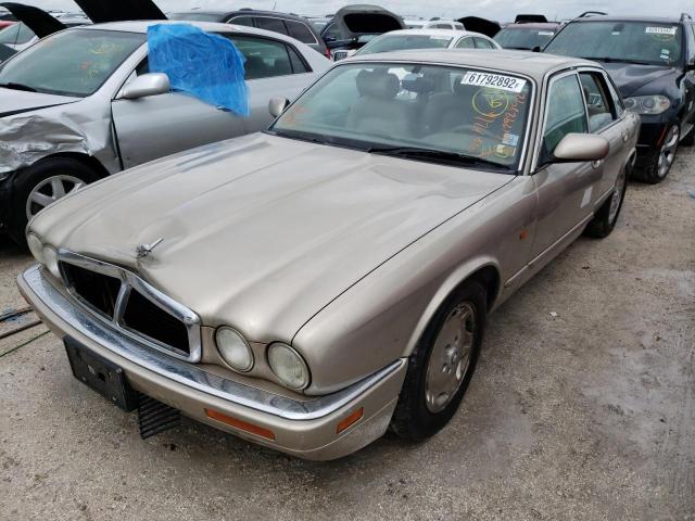 SAJHX1243VC811626 - 1997 JAGUAR XJ6 GOLD photo 2