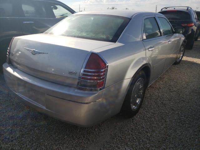 2C3JA53G15H546174 - 2005 CHRYSLER 300 TOURIN SILVER photo 4