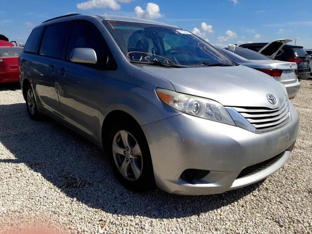 5TDKK3DC8FS552442 - 2015 TOYOTA SIENNA LE SILVER photo 1