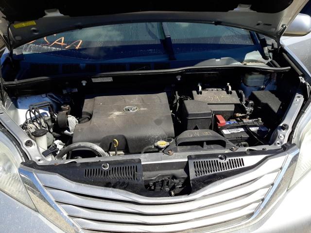 5TDKK3DC8FS552442 - 2015 TOYOTA SIENNA LE SILVER photo 7