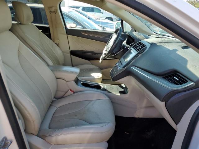 5LMCJ3C94JUL03937 - 2018 LINCOLN MKC RESERV WHITE photo 5